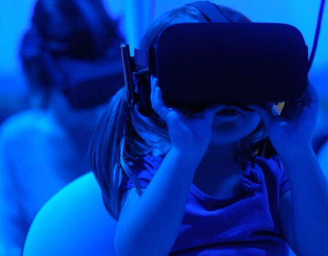 ما وراء الشاشة